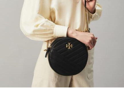 Tory Burch 官网上架了这款Tory Burch KIRA CHEVRON 小圆饼3色可选，售