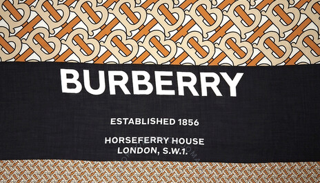 Jomashop多款Burberry 博柏利 围巾圣诞特卖中 新LOGO还是挺好看的